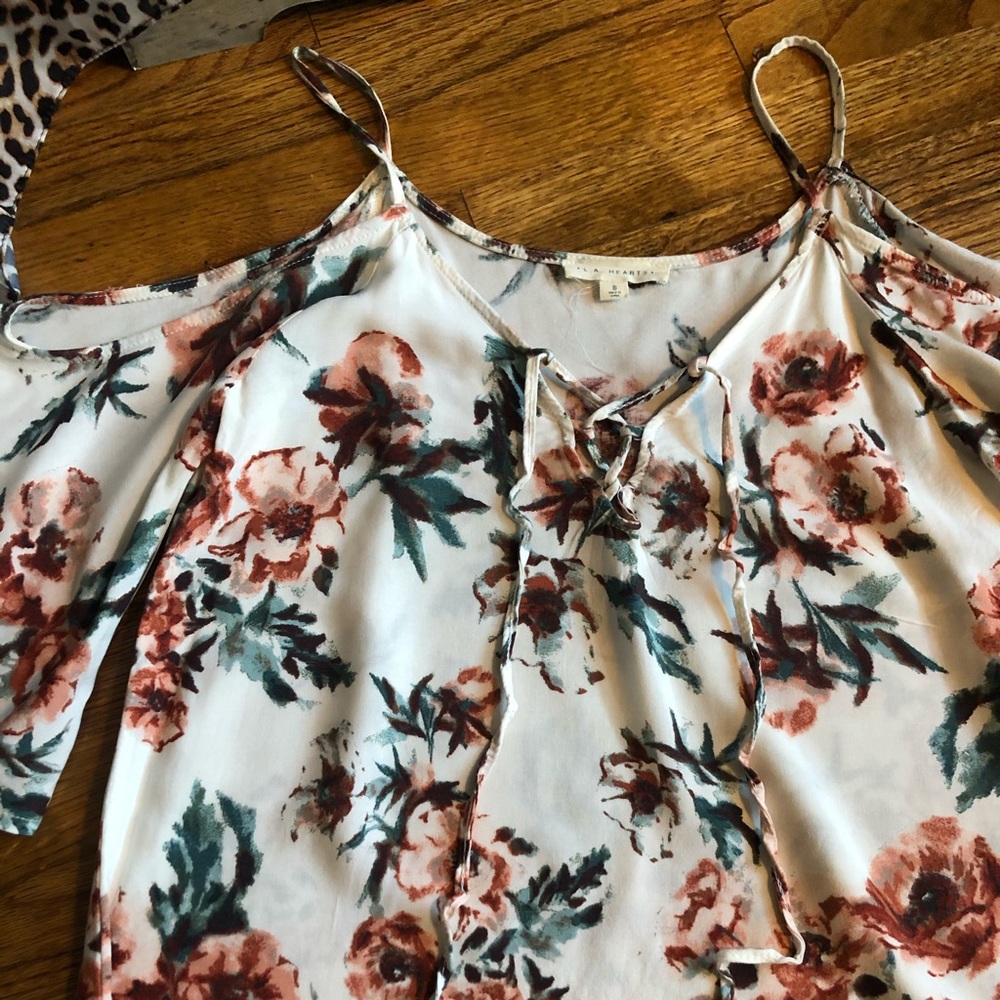 Basically new floral tank top blouse Off shoulder
